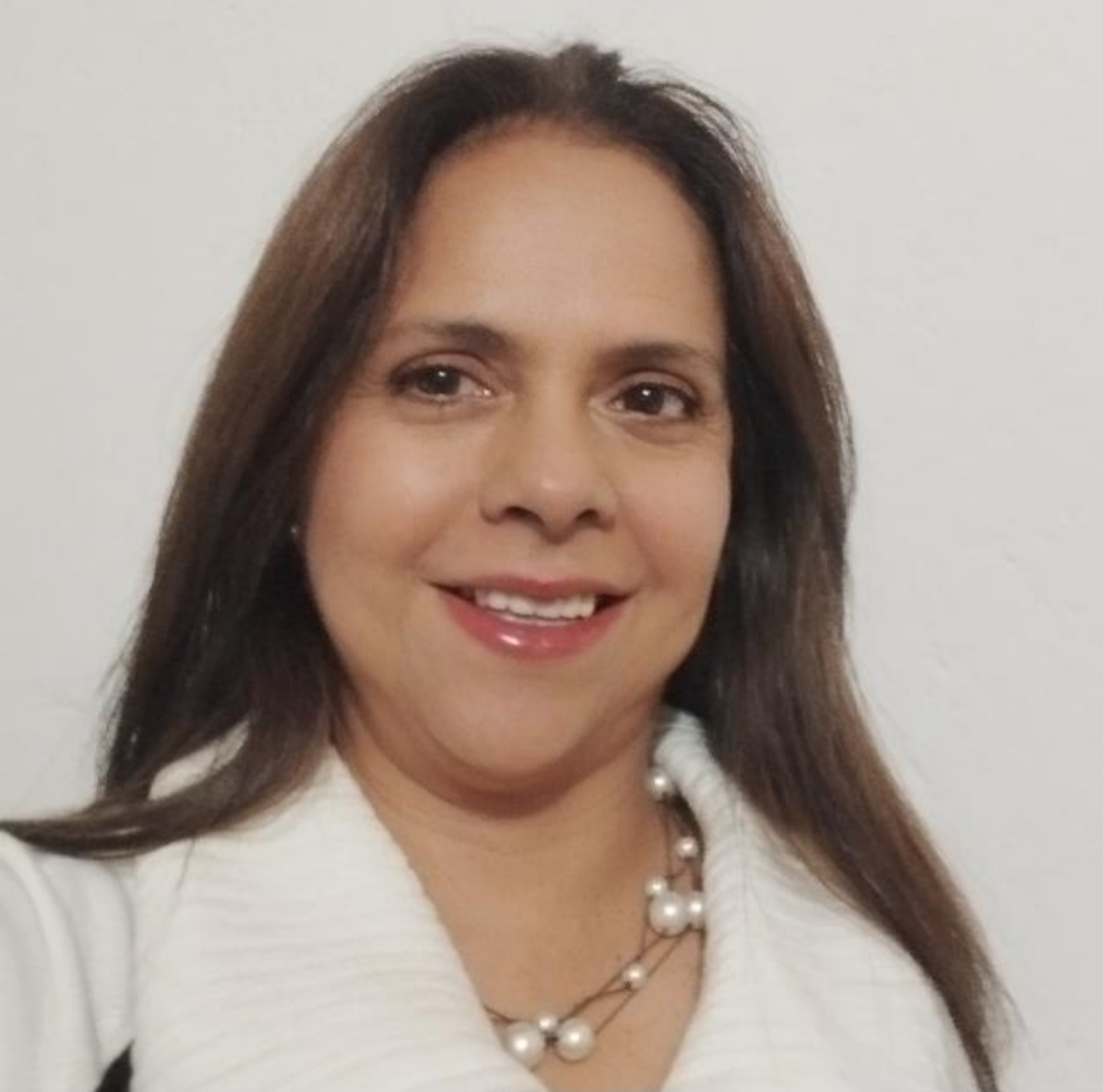 Vania Flores H. — Home Brokers SMA Real Estate Advisor